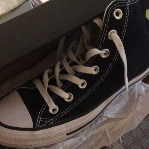 Black high top converses size US 7